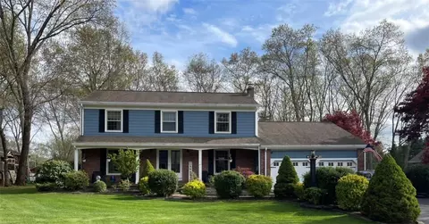8 Winterberry Dr, Coventry, RI 02816