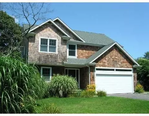44 Mast St, Jamestown, RI 02835