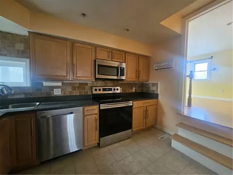 229 Louise St, Woonsocket, RI 02895 photo 8