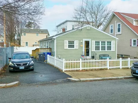 80 Oakland Ave, Pawtucket, RI 02861