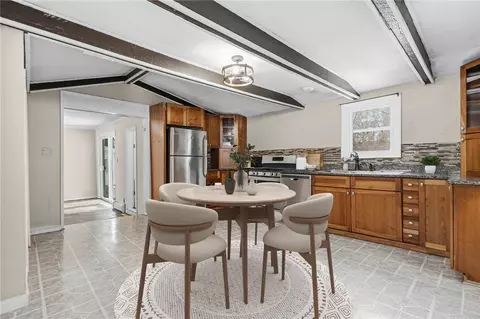 608 Black Plain Rd, North Smithfield, RI 02896