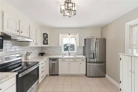 Kitchen - 11 Gladding St, Bristol, RI 02809 photo 3 of 4