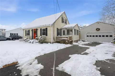 Exterior - 11 Gladding St, Bristol, RI 02809 photo 2 of 7