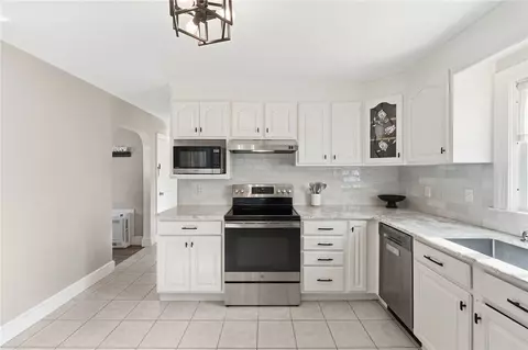 Kitchen - 11 Gladding St, Bristol, RI 02809 photo 2 of 4