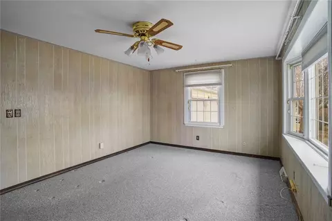 Living - 142 Stoneham Dr, Woonsocket, RI 02895 photo 5 of 5