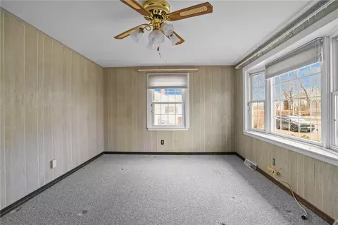 Living - 142 Stoneham Dr, Woonsocket, RI 02895 photo 4 of 5