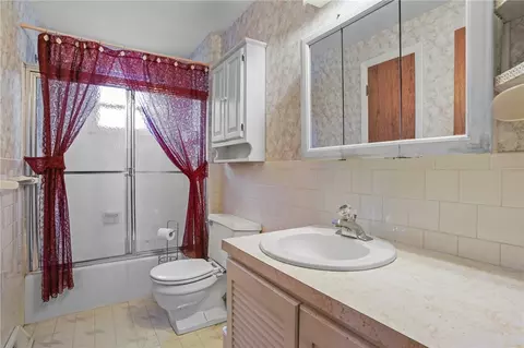 Bath - 142 Stoneham Dr, Woonsocket, RI 02895 photo 1 of 1