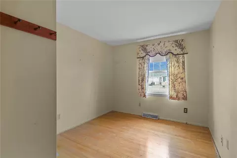 Bedroom - 142 Stoneham Dr, Woonsocket, RI 02895 photo 3 of 9