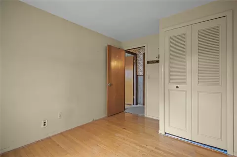 Bedroom - 142 Stoneham Dr, Woonsocket, RI 02895 photo 2 of 9