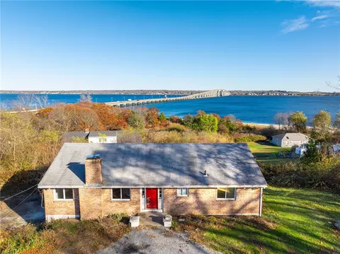 227 Fleetwood Dr, Saunderstown, RI 02874