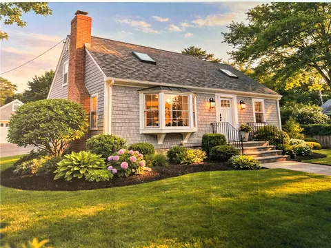 128 Ruggles Ave, Newport, RI 02840