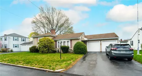 71 Bent Rd, Rumford, RI 02916