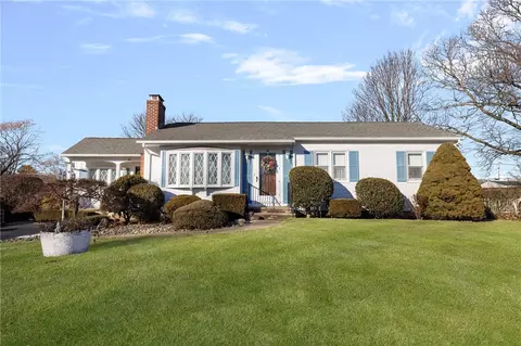 39 Holiday Ave, Warwick, RI 02888