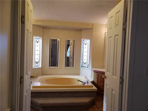 Bath - 53 Lear Dr, Coventry, RI 02816 photo 1 of 5