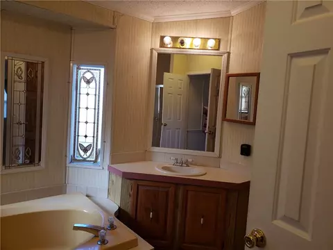 Bath - 53 Lear Dr, Coventry, RI 02816 photo 2 of 5