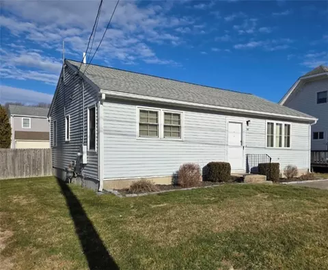 39 Elizabeth Rd, Narragansett, RI 02882