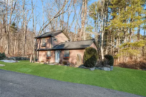 455 Brayman Hollow Rd, Pomfret, CT 06259