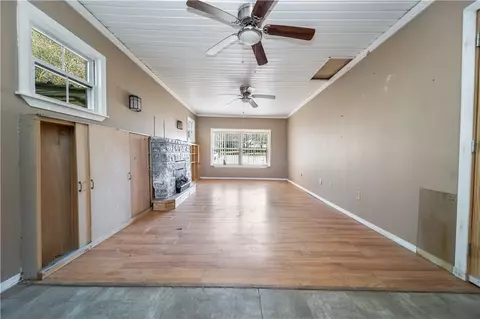 Living - 10 Colonial Rd, Coventry, RI 02816 photo 2 of 2