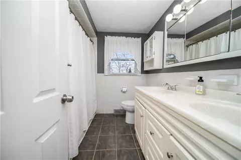 Bath - 10 Colonial Rd, Coventry, RI 02816 photo 1 of 1