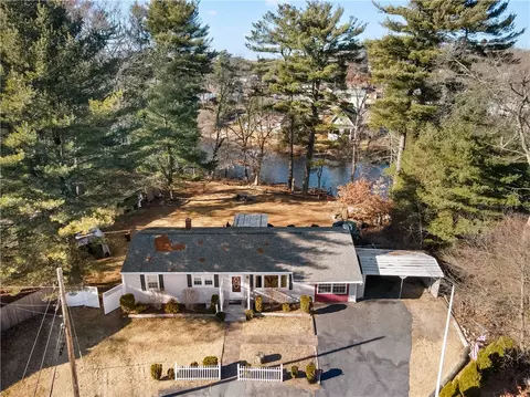 10 Colonial Rd, Coventry, RI 02816