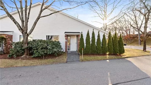 892 Halifax Dr, Warwick, RI 02886