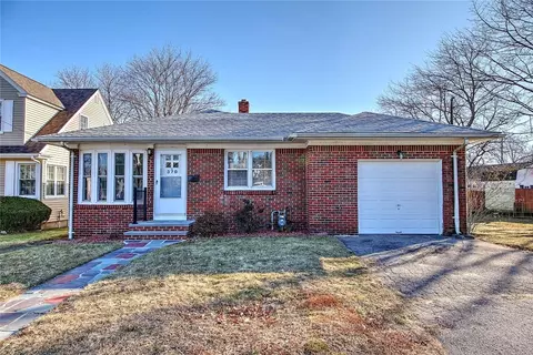 370 Budlong Rd, Cranston, RI 02920