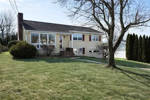 64 Cliffside Dr, Cranston, RI 02920