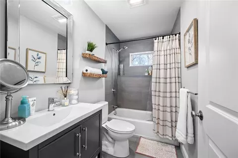 Bath - 43 Beaver Ave, Warwick, RI 02889 photo 4 of 4