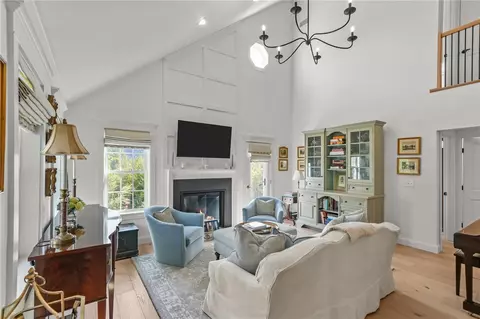 310 Corey Ln, Middletown, RI 02842