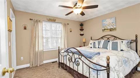 Bedroom - 9 Kenneth Ave, Warwick, RI 02886 photo 4 of 6
