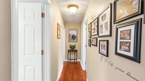 Entry Way - 9 Kenneth Ave, Warwick, RI 02886 photo 2 of 6