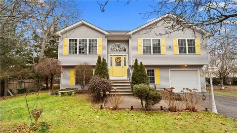 9 Kenneth Ave, Warwick, RI 02886