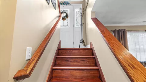 Entry Way - 9 Kenneth Ave, Warwick, RI 02886 photo 4 of 6
