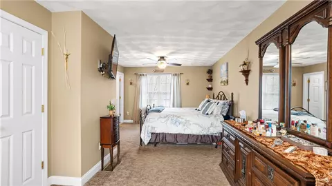 Bedroom - 9 Kenneth Ave, Warwick, RI 02886 photo 1 of 6