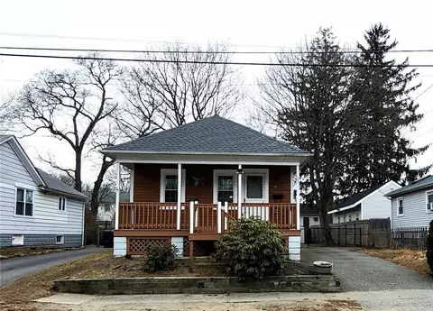 35 Transit St, Warwick, RI 02889