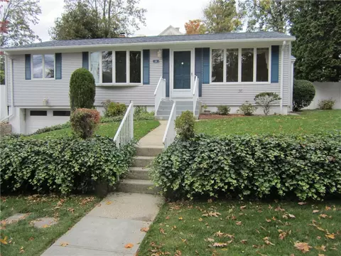 29 Valley St, Cranston, RI 02920