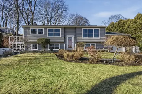 9 Bay Rd, Warren, RI 02885