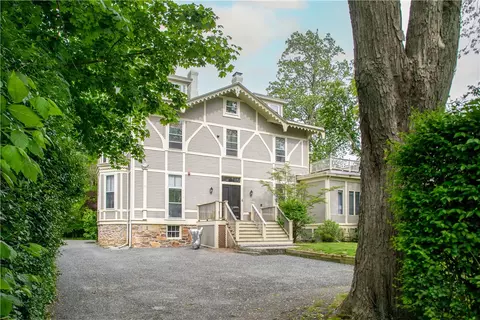 4 Red Cross Ave #4, Newport, RI 02840