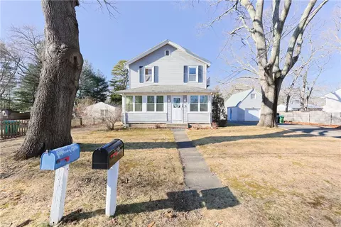 165 Haswill St, Warwick, RI 02889 photo 2