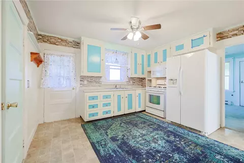 165 Haswill St, Warwick, RI 02889 photo 4