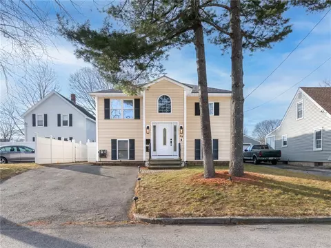 64 Brookdale Blvd, Pawtucket, RI 02861