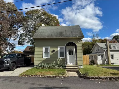 29 Brayton St, West Warwick, RI 02893