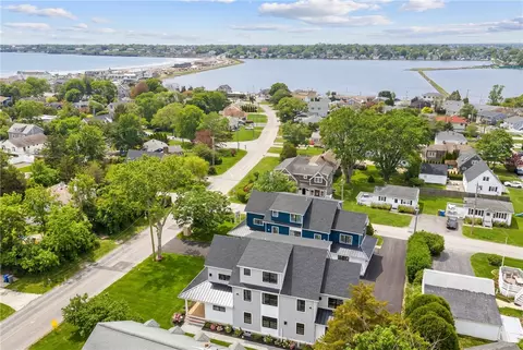 118 Newport Ave, Middletown, RI 02842