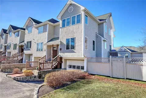 461 North Ln, Bristol, RI 02809