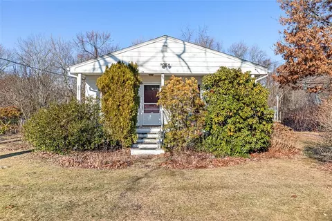 176 Campbell Ave, Rumford, RI 02916