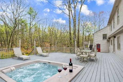 113 Log Rd, North Smithfield, RI 02896
