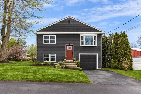 102 Easton Ave, Portsmouth, RI 02871