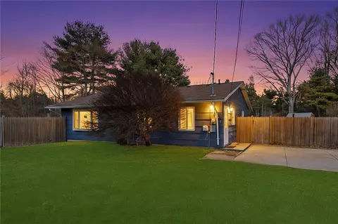 12 Paige Dr, Coventry, RI 02816
