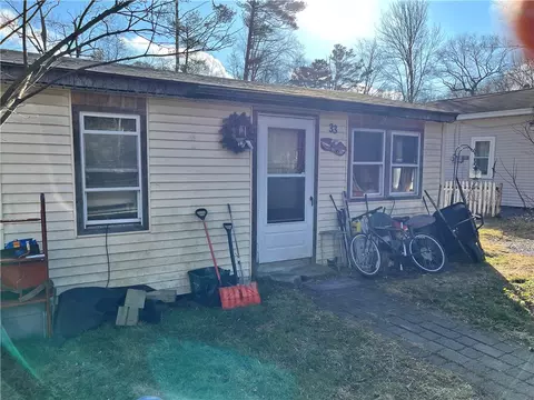 33 Beach Rd, Glocester, RI 02814