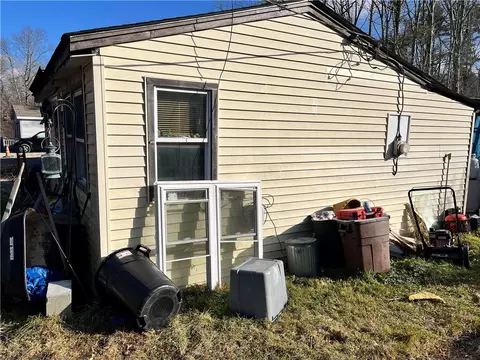 33 Beach Rd, Glocester, RI 02814 photo 3